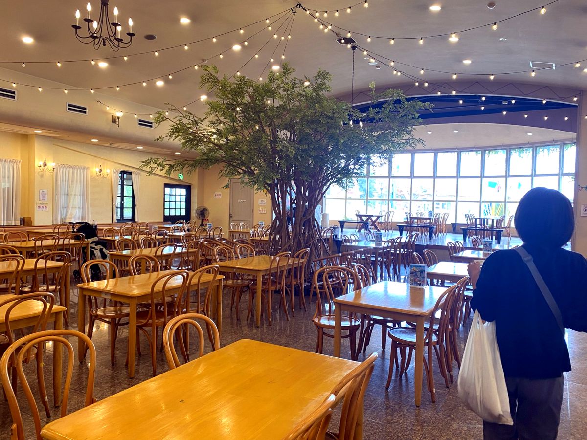 フードコートの店内
